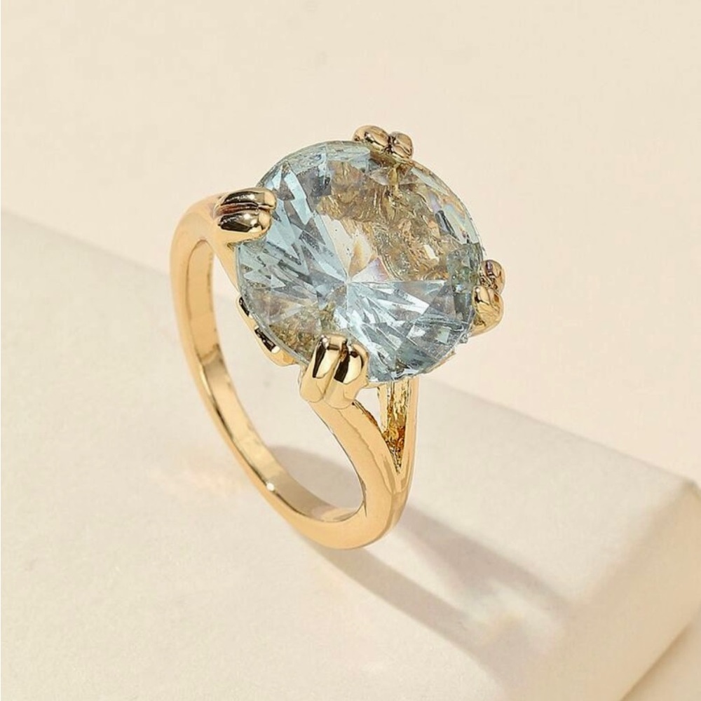 Glamorous multicolor Cubic Zirconia decor ring.